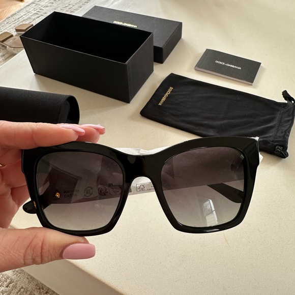 Dolce & Gabbana Sunglasses NEW, NEVER WORN (DG4384 53MM in Black & Gold) - Picture 14 of 14